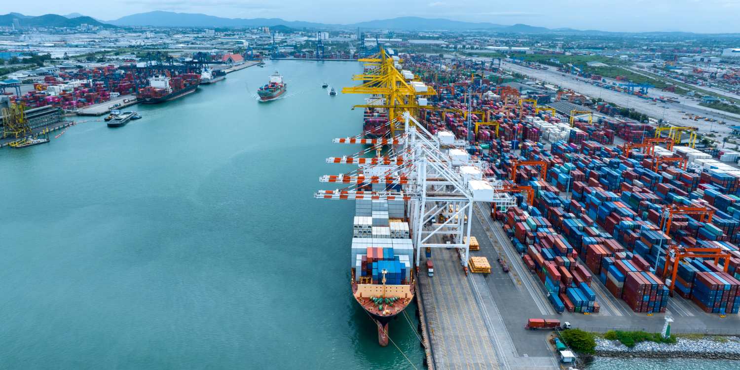 International freight forwarding containers
